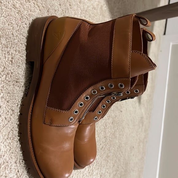 Authentic Louis Vuitton Leather boots - Picture 2 of 10